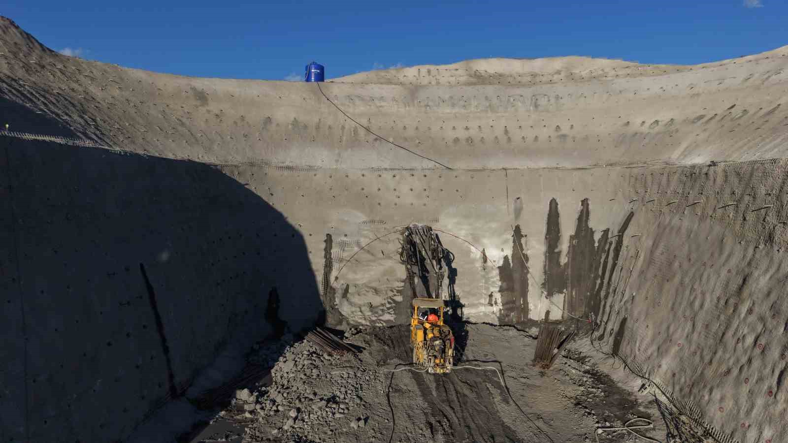 bakan-uraloglu-delice-corum-hizli-tren-hattinda-fiziki-ilerleme-yuzde-25e-yaklasti