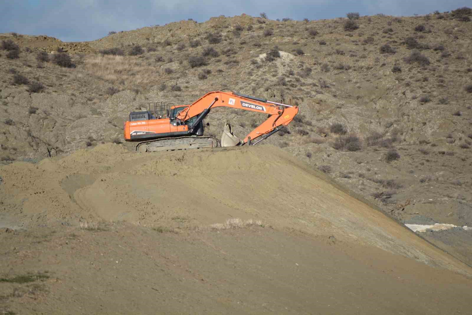 bakan-uraloglu-delice-corum-hizli-tren-hattinda-fiziki-ilerleme-yuzde-25e-yaklasti