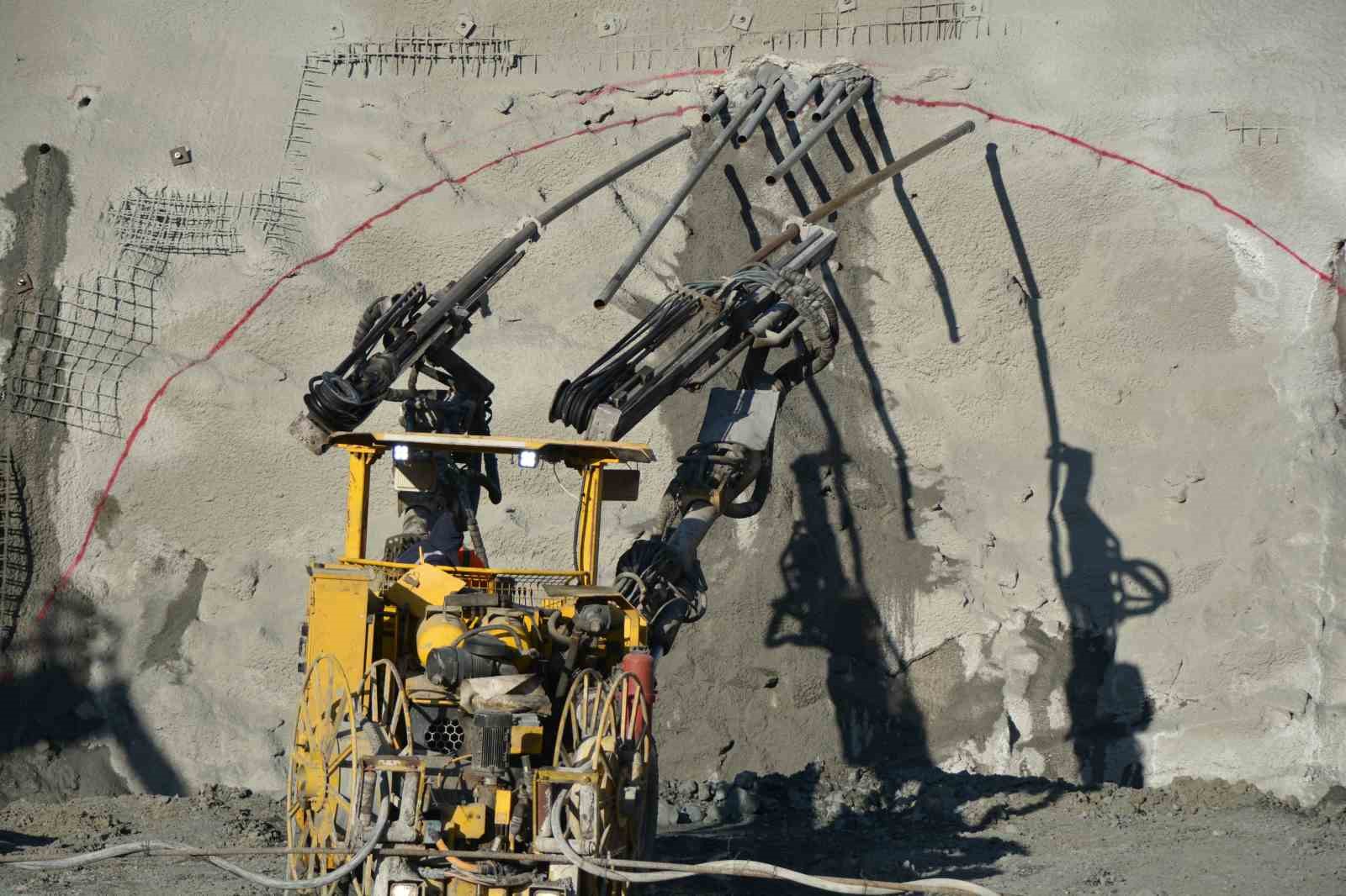 bakan-uraloglu-delice-corum-hizli-tren-hattinda-fiziki-ilerleme-yuzde-25e-yaklasti