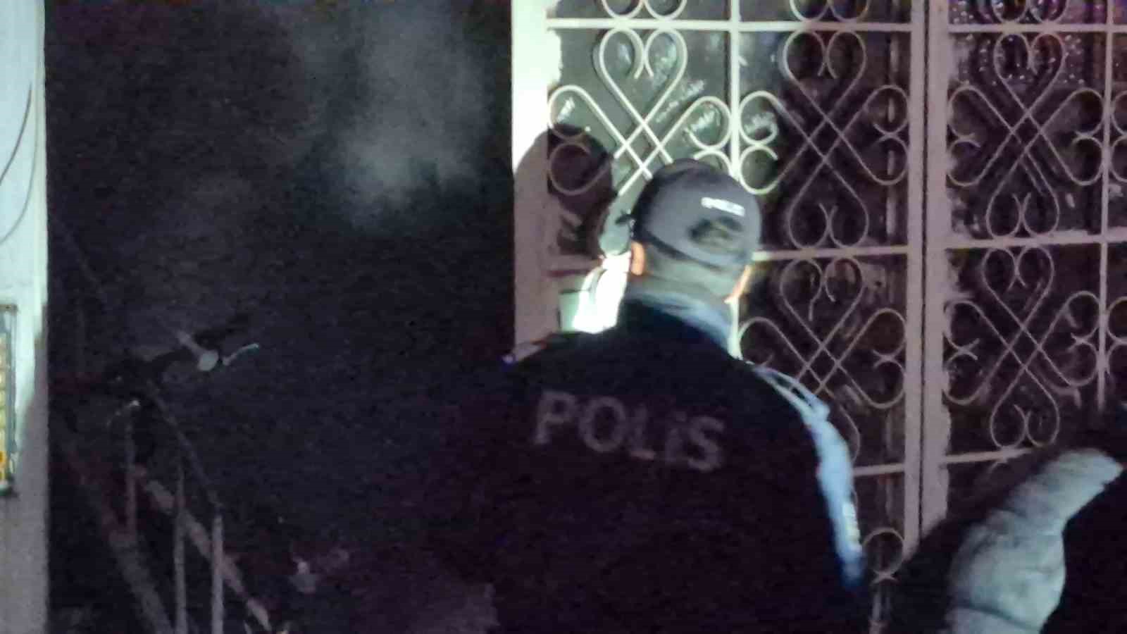 bartinda-4-katli-apartmanda-yangin-panigi-2-kisi-dumandan-etkilendi