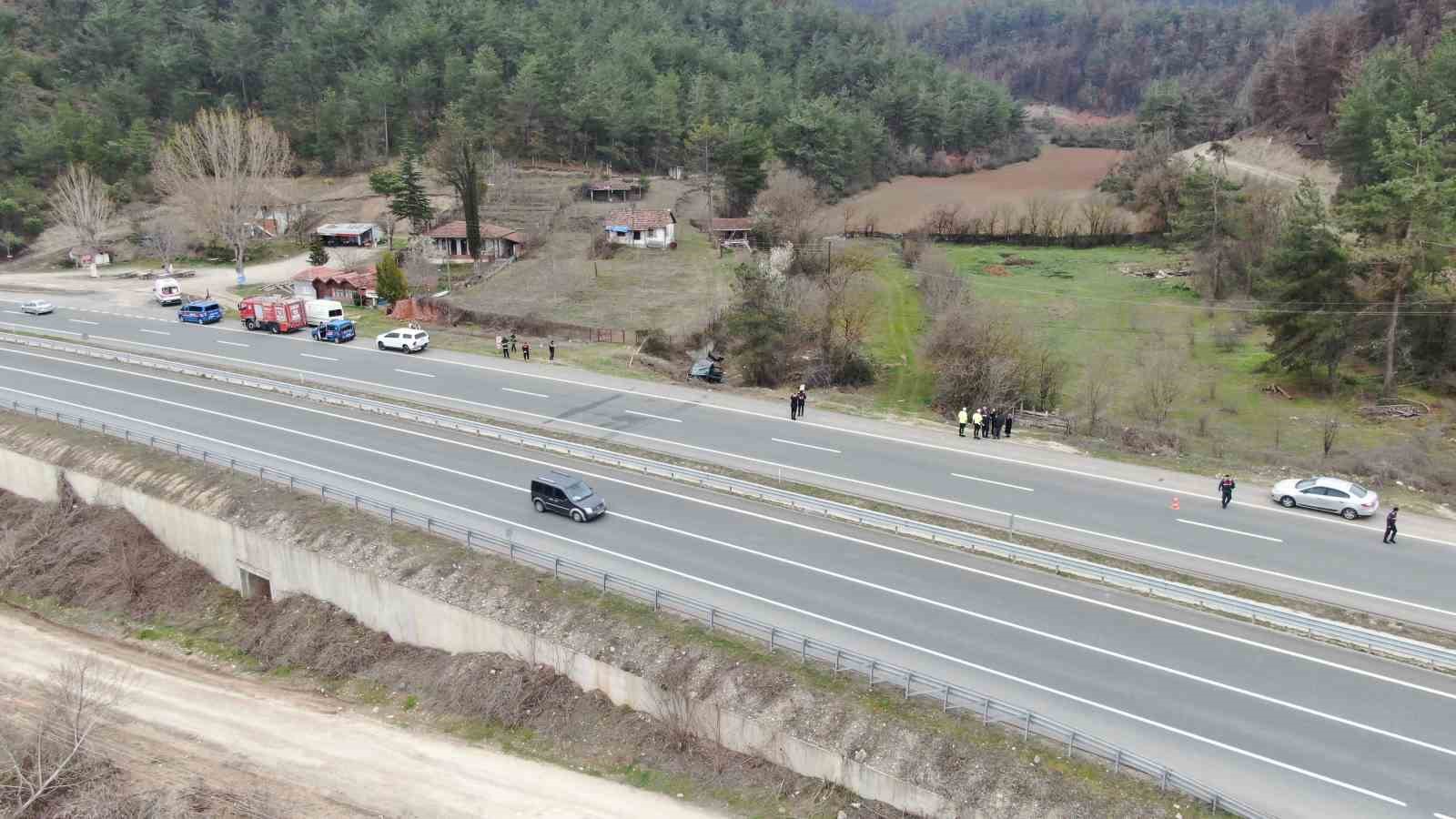 bayram-tatili-yolunda-feci-kaza-1-olu-4-yarali