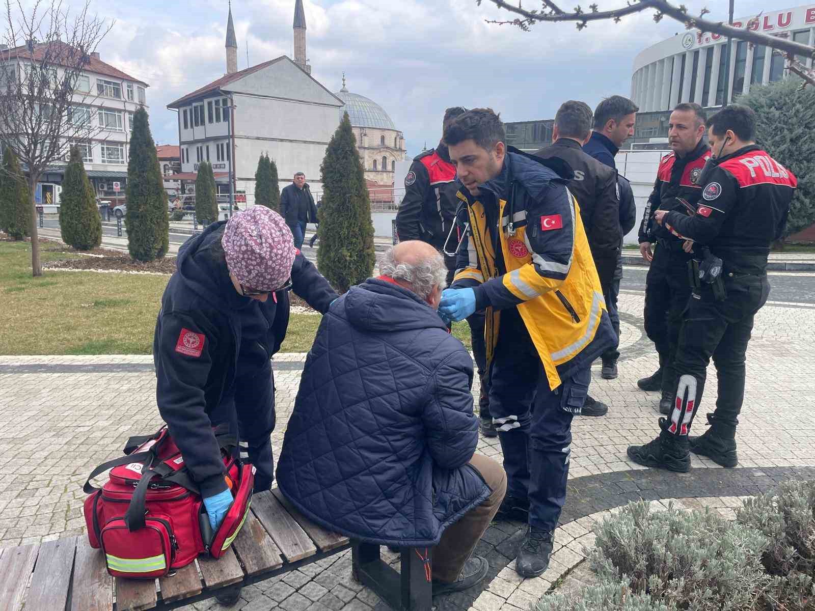 boluda-bankta-oturan-erkege-sozlu-tacizde-bulundugu-iddia-edilen-yasli-adam-darp-edildi