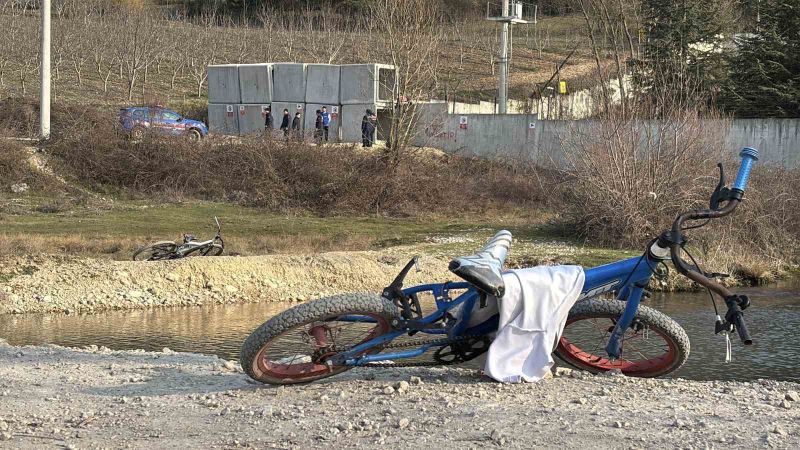 boluda-girilmesi-yasak-olan-golette-13-yasindaki-cocuk-bogulma-tehlikesi-gecirdi