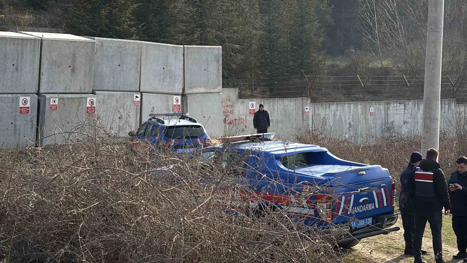 boluda-girilmesi-yasak-olan-golette-13-yasindaki-cocuk-bogulma-tehlikesi-gecirdi