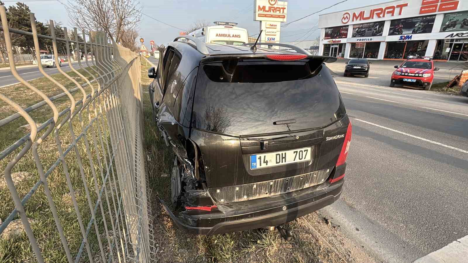 boluda-luks-otomobil-ile-cip-carpisti-4-yarali
