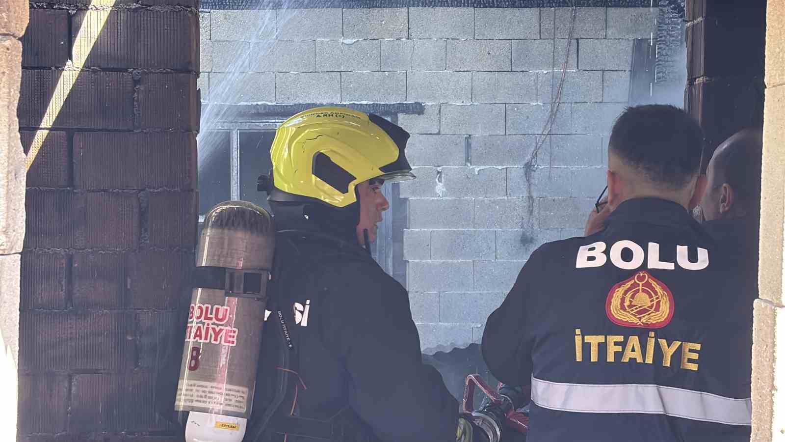 boluda-mobilya-atolyesiyle-bitisikteki-ev-alevlere-teslim-oldu