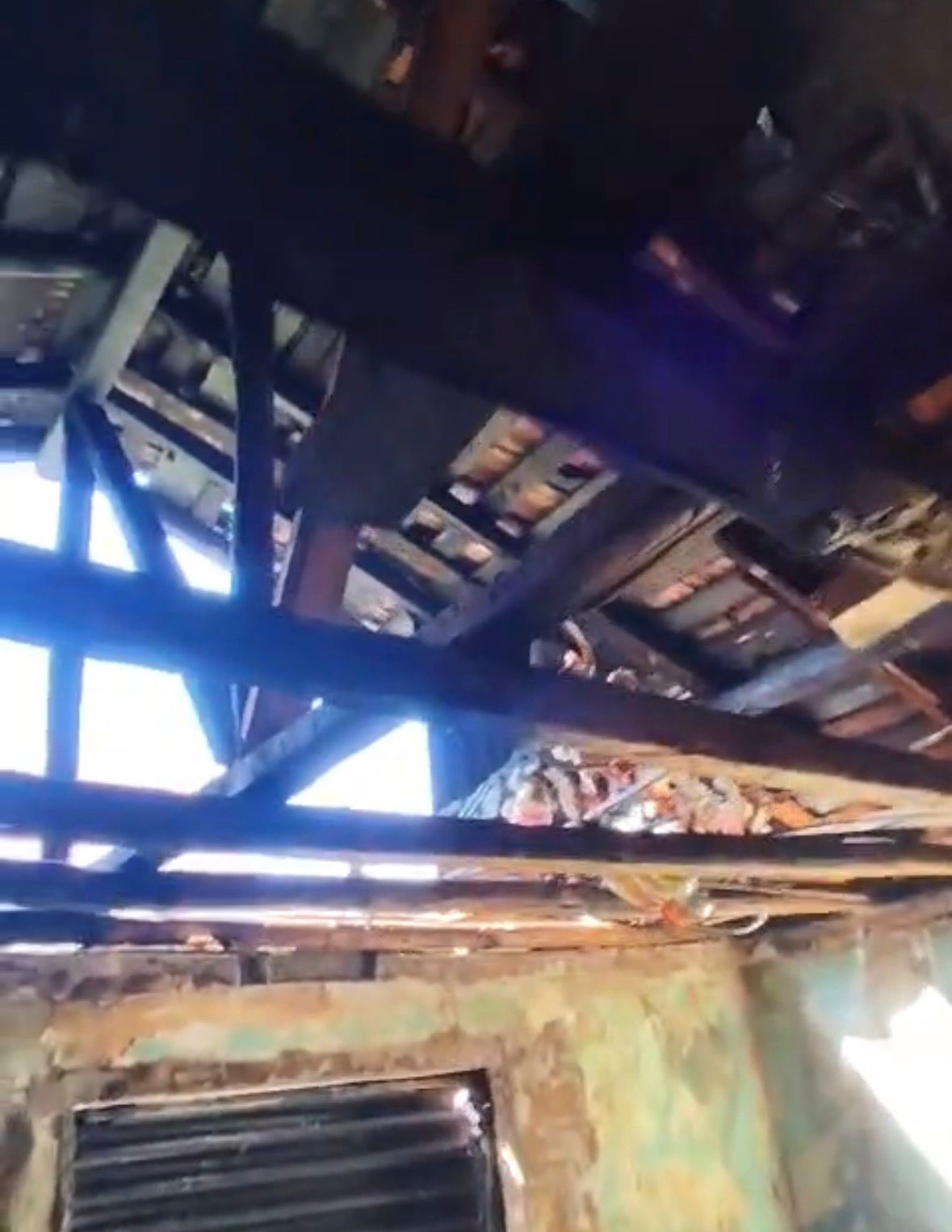 boluda-soba-kaynakli-yangin-evi-harabeye-cevirdi