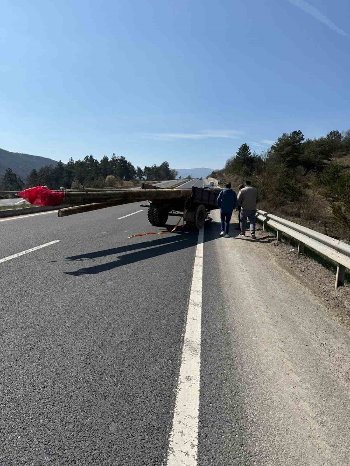 boluda-traktor-devrildi-1-yarali