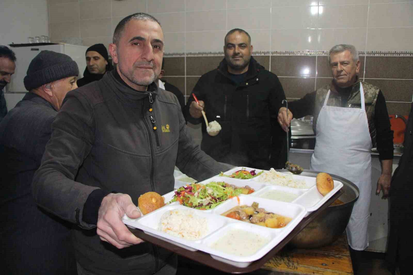 bu-koyde-ramazan-boyunca-yemeklere-kadin-eli-degmiyor