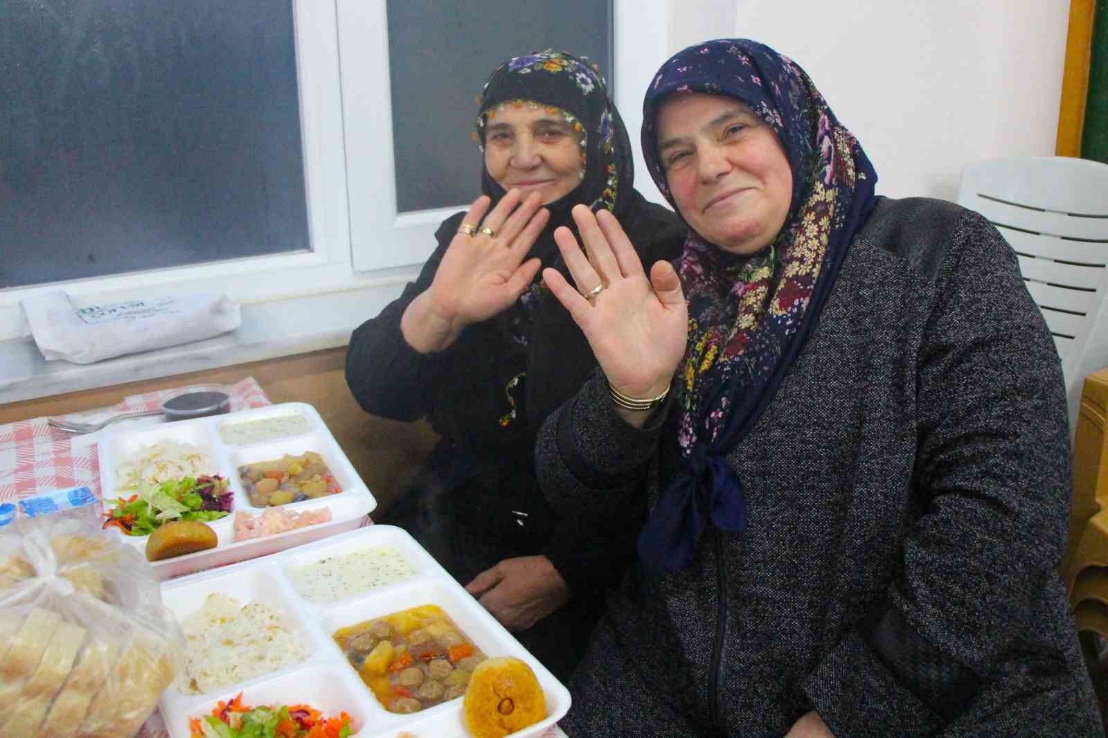 bu-koyde-ramazan-boyunca-yemeklere-kadin-eli-degmiyor