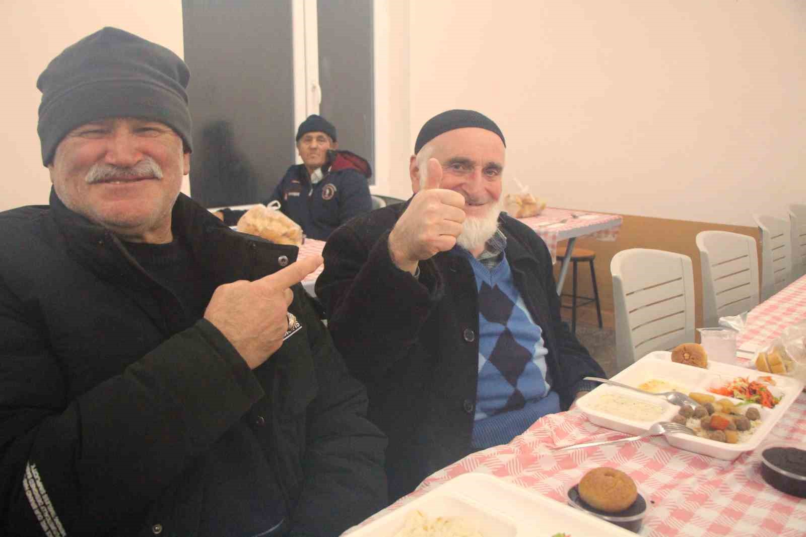 bu-koyde-ramazan-boyunca-yemeklere-kadin-eli-degmiyor