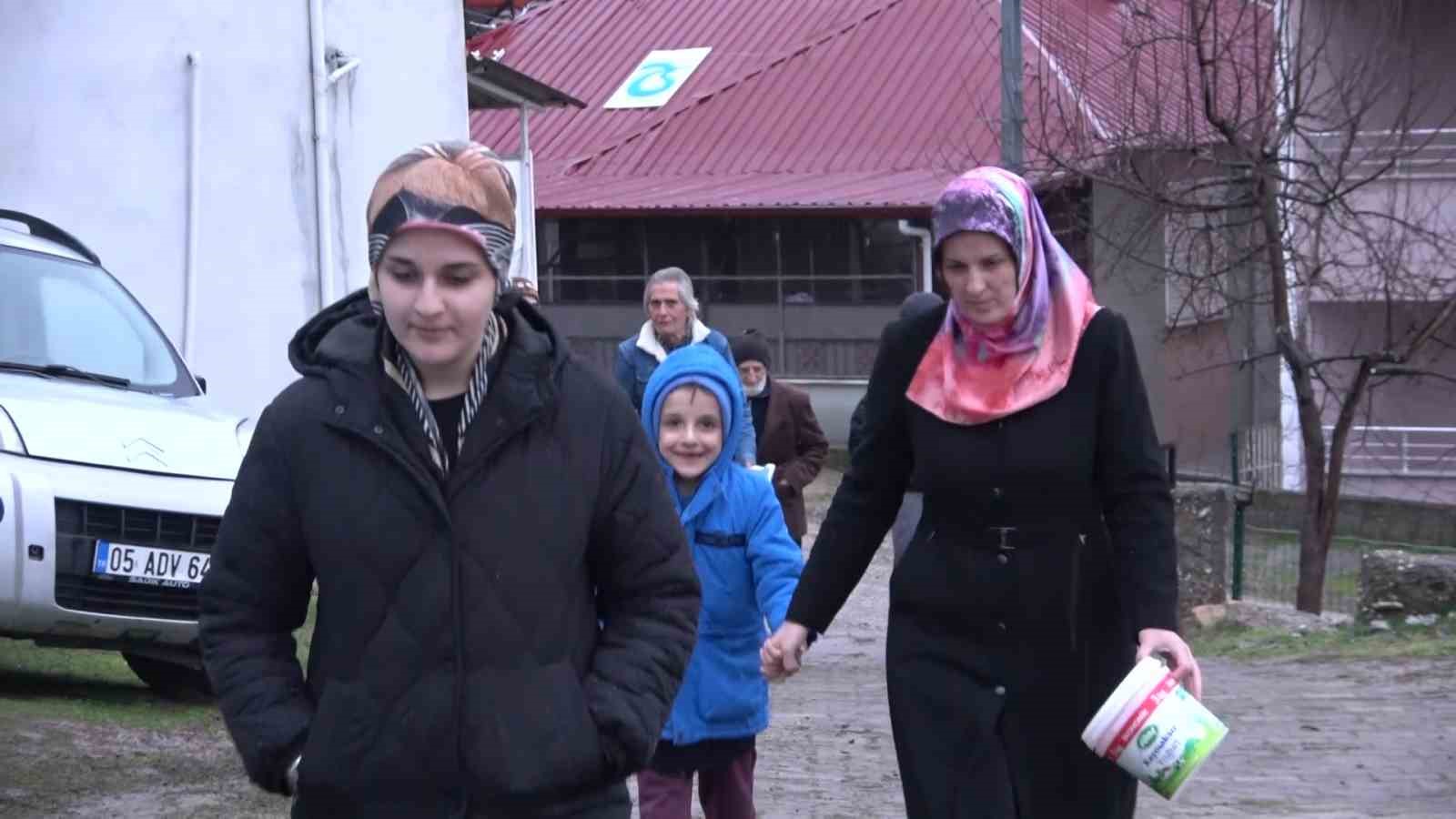 bu-koyde-ramazan-boyunca-yemeklere-kadin-eli-degmiyor