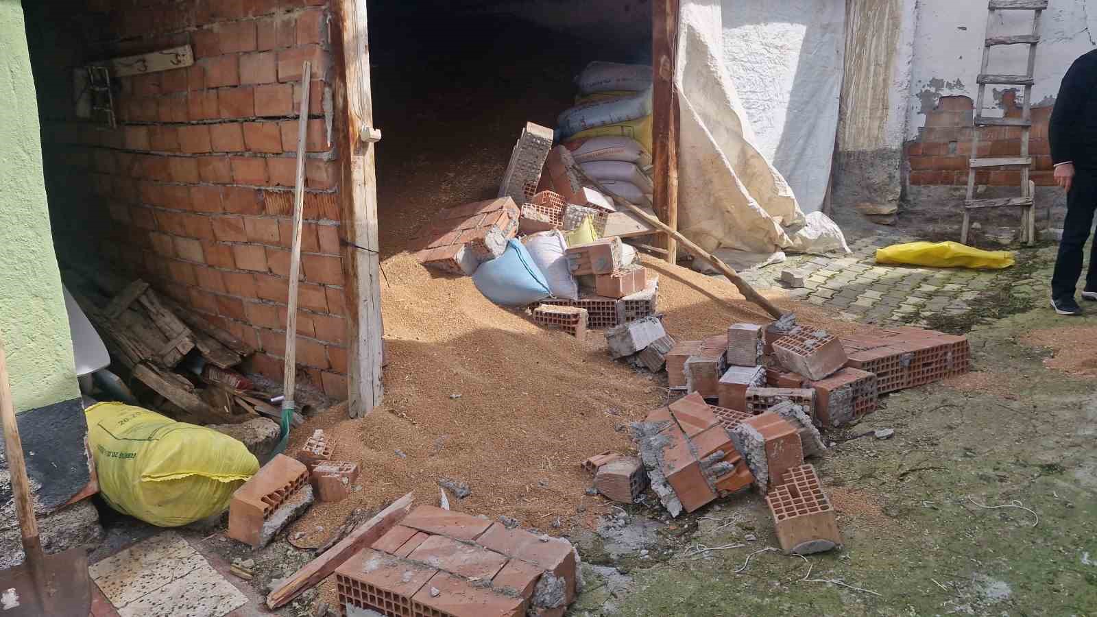 bugday-aktarimi-sirasinda-facia-kardeslerden-biri-gocukte-kaldi-digerinin-parmaklari-koptu