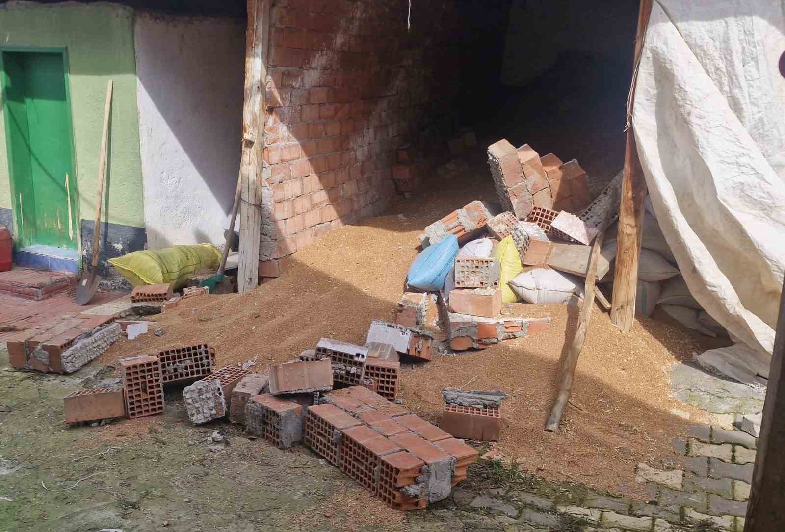 bugday-aktarimi-sirasinda-facia-kardeslerden-biri-gocukte-kaldi-digerinin-parmaklari-koptu