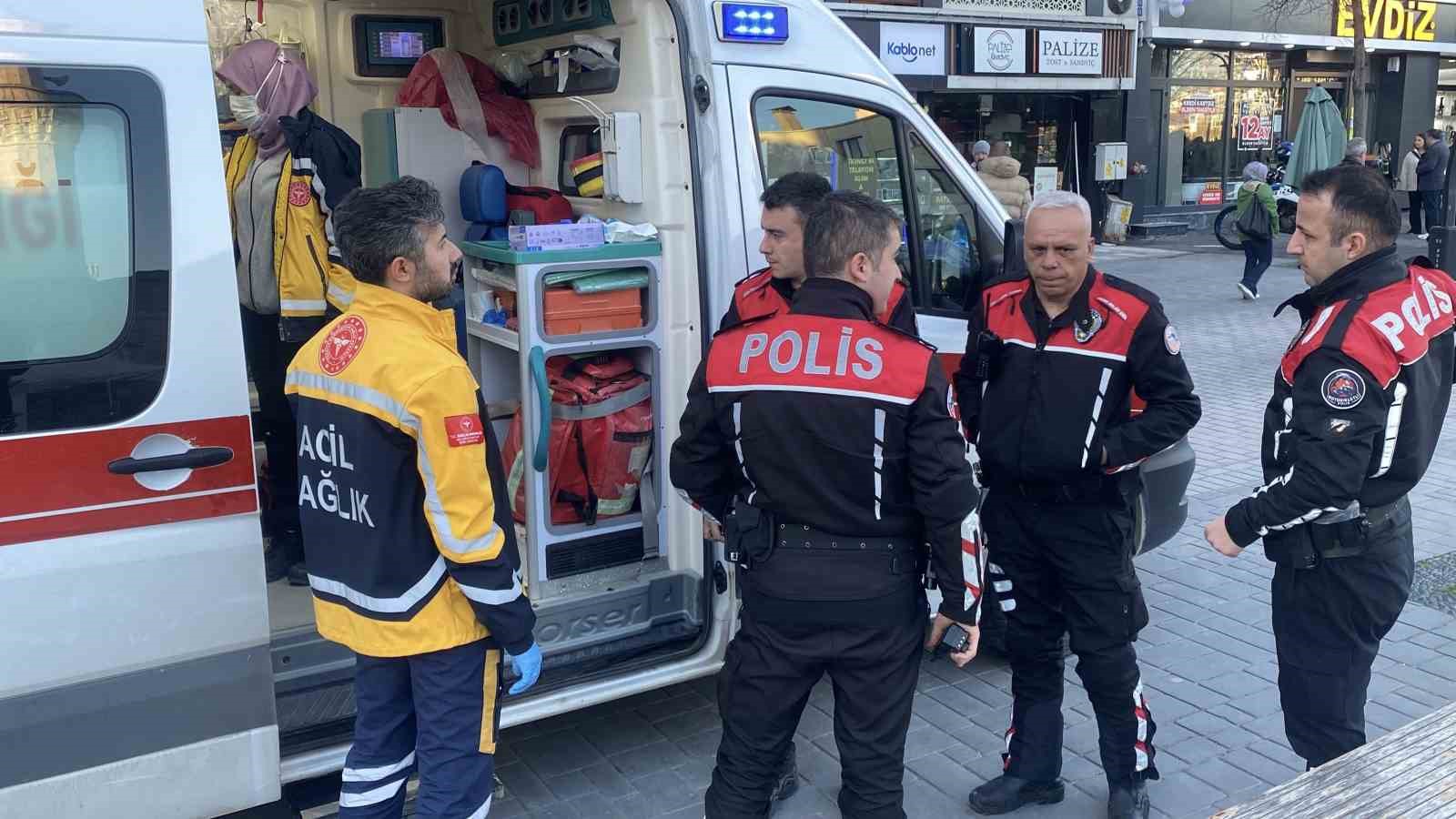 cadde-ortasinda-boynuna-ve-yuzune-kesikler-atti