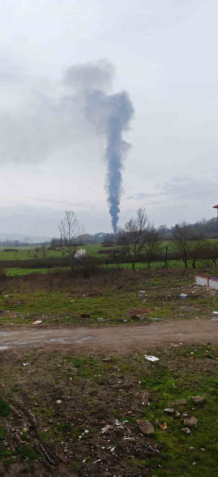 caycumada-ev-yangini-korku-ve-panige-yol-acti-patlama-ani-amator-kameraya-yansidi