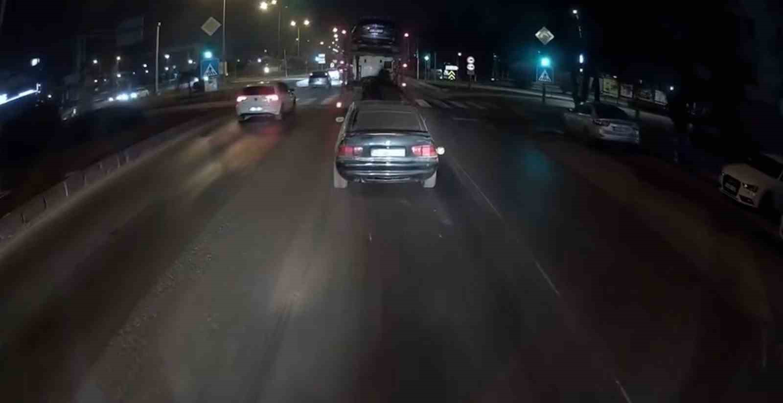 cekici-otomobili-yola-dusurdu