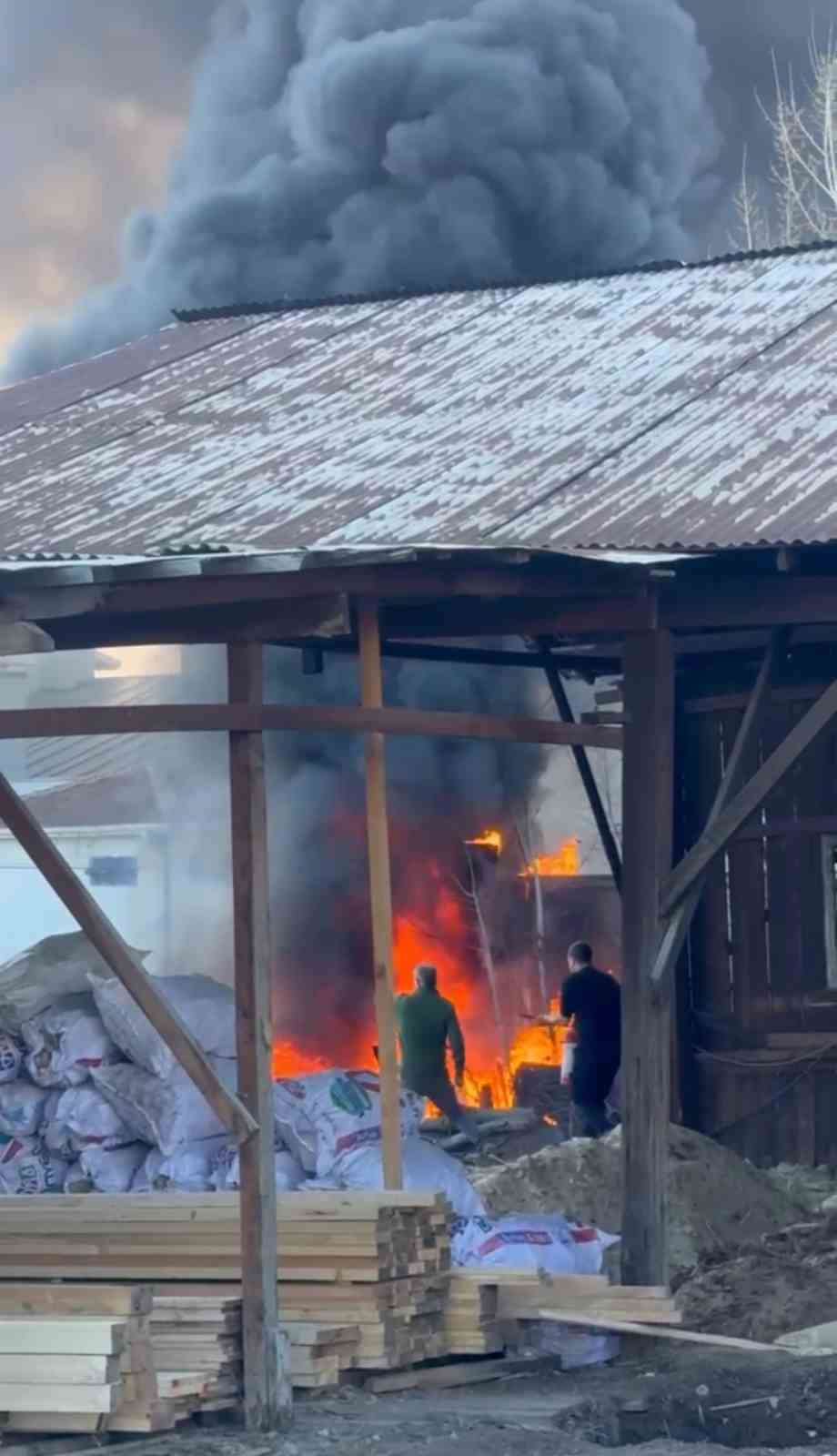 cop-konteynerlerinde-cikan-yangin-korkuttu