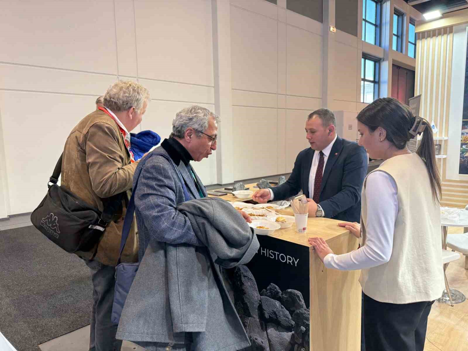 corum-belediyesi-standina-berlinde-yogun-ilgi