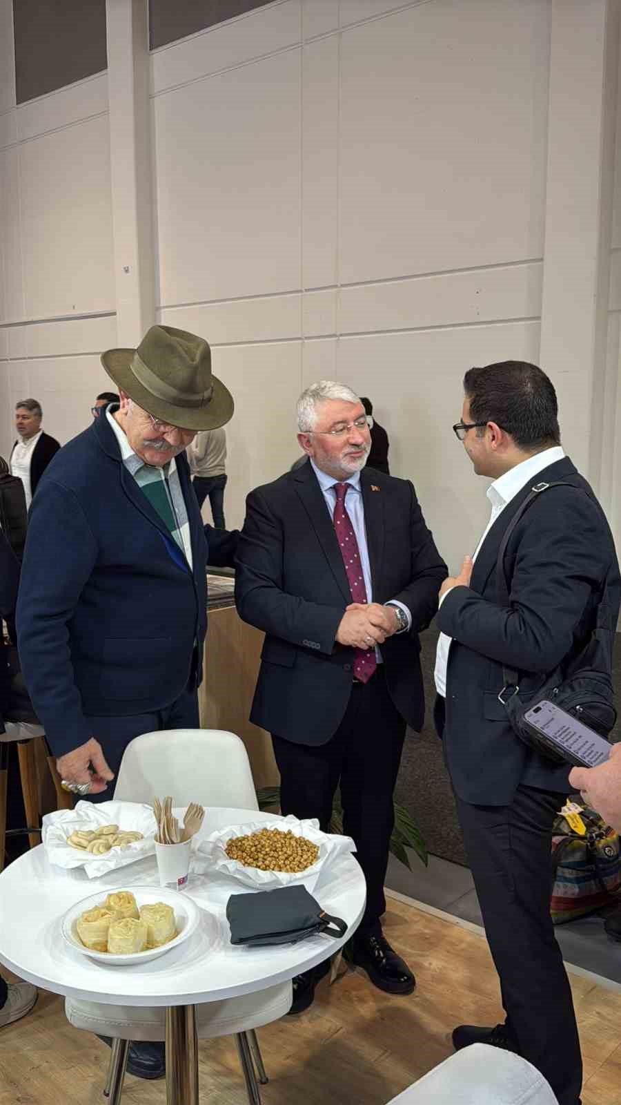 corum-belediyesi-standina-berlinde-yogun-ilgi