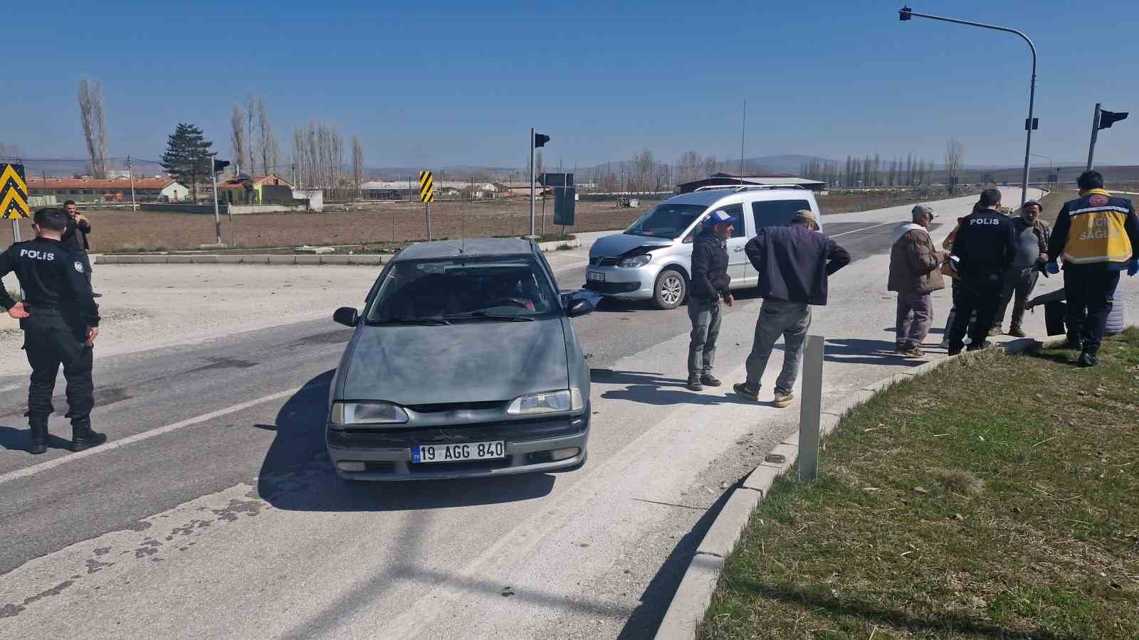 corumda-hafif-ticari-arac-ile-otomobil-carpisti-1-yarali