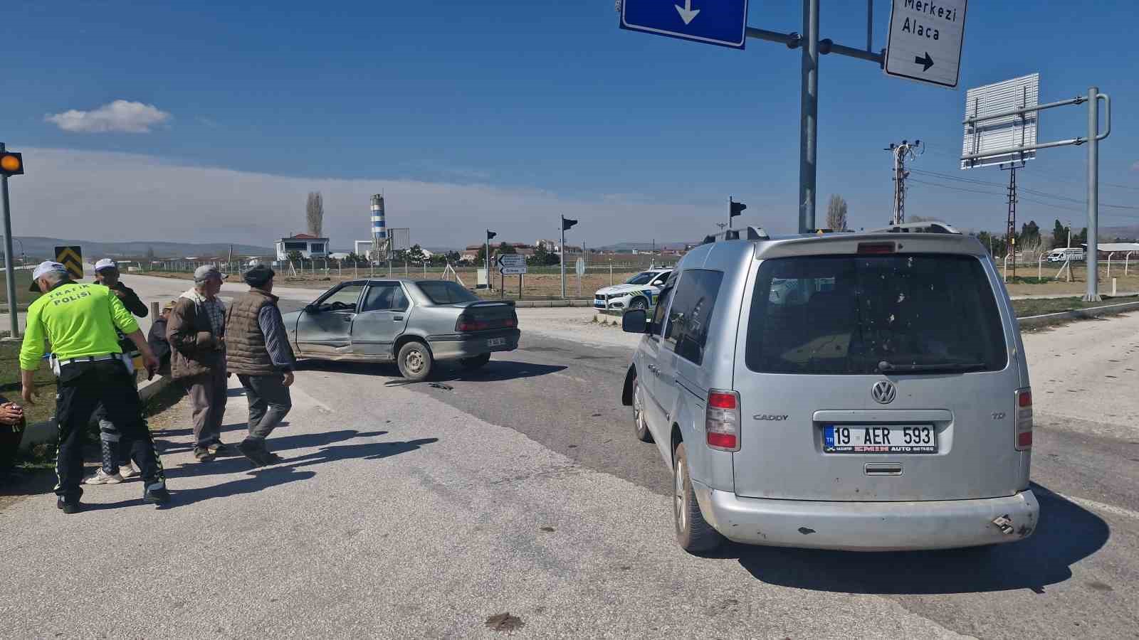 corumda-hafif-ticari-arac-ile-otomobil-carpisti-1-yarali