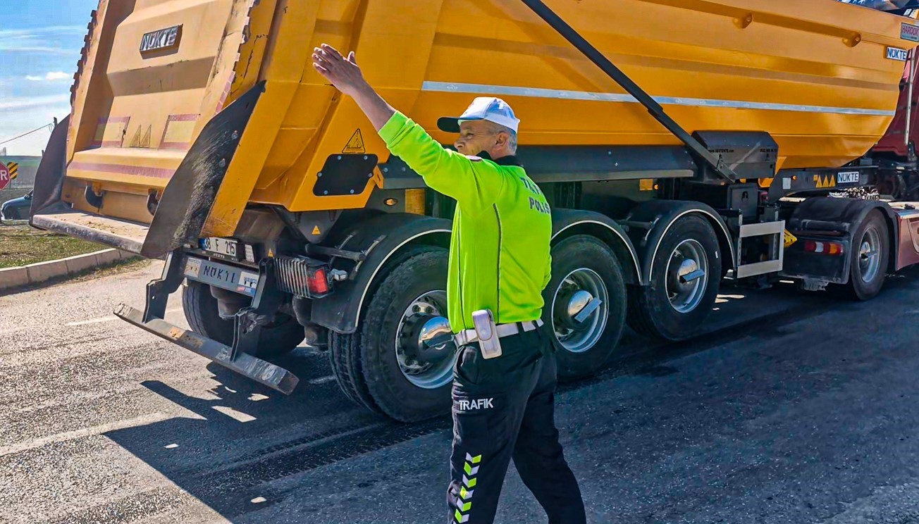 corumda-hafif-ticari-arac-ile-otomobil-carpisti-1-yarali