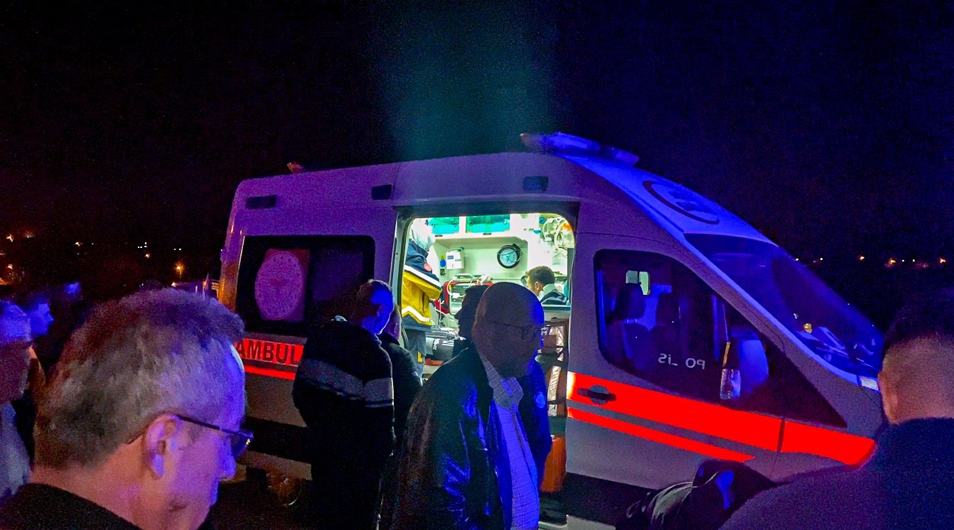 corumda-iki-otomobil-carpisti-6-yarali