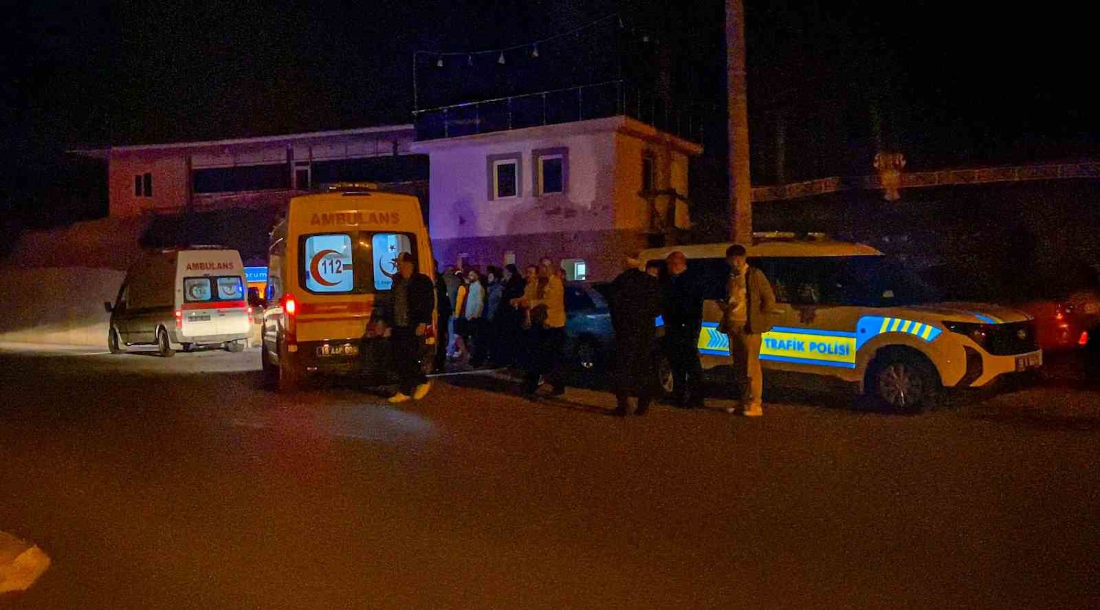 corumda-iki-otomobil-carpisti-6-yarali