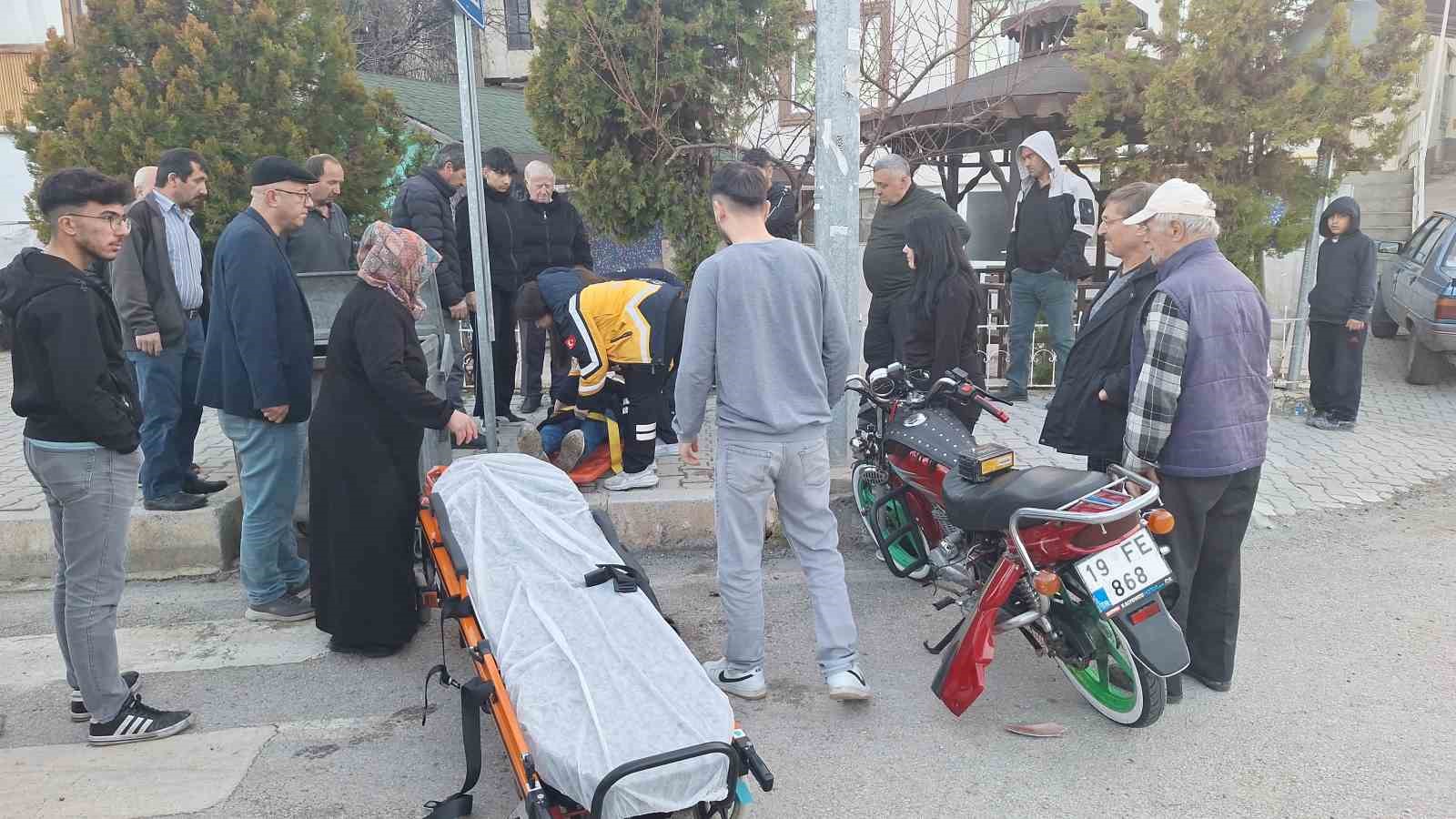 corumda-minibus-ile-motosiklet-carpisti-1-yarali