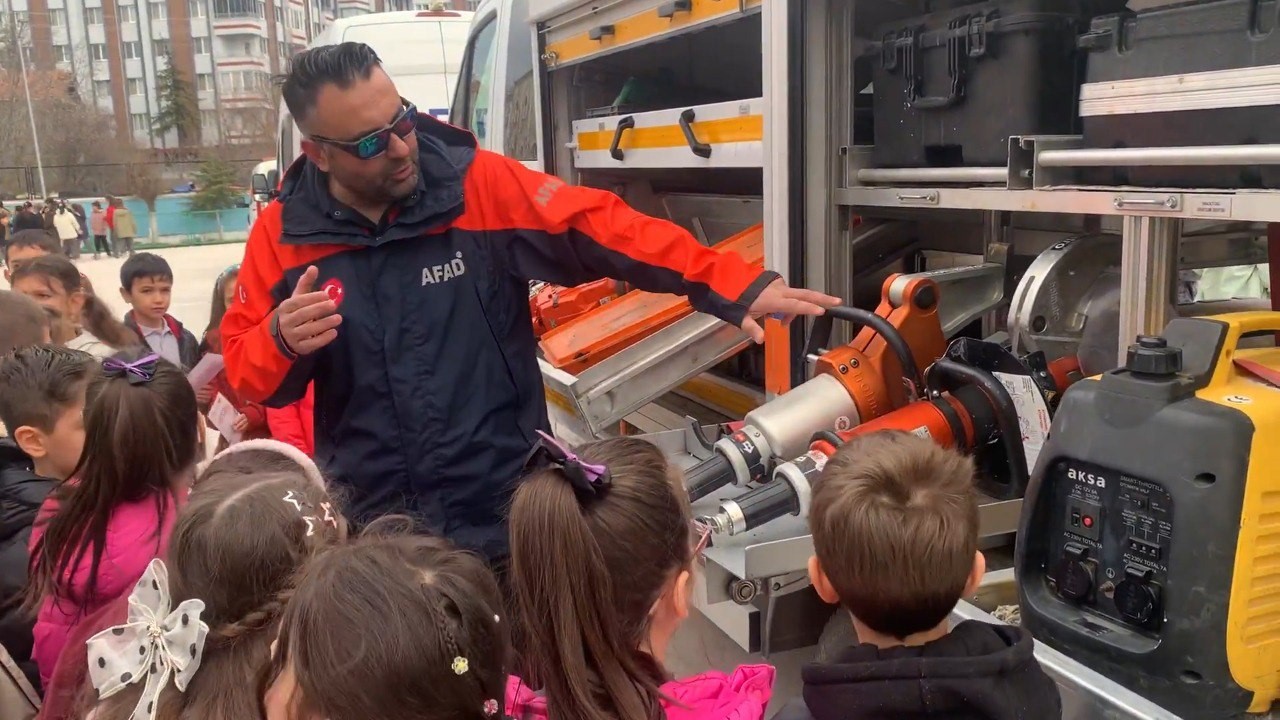 corumda-ogrencilere-deprem-egitimi