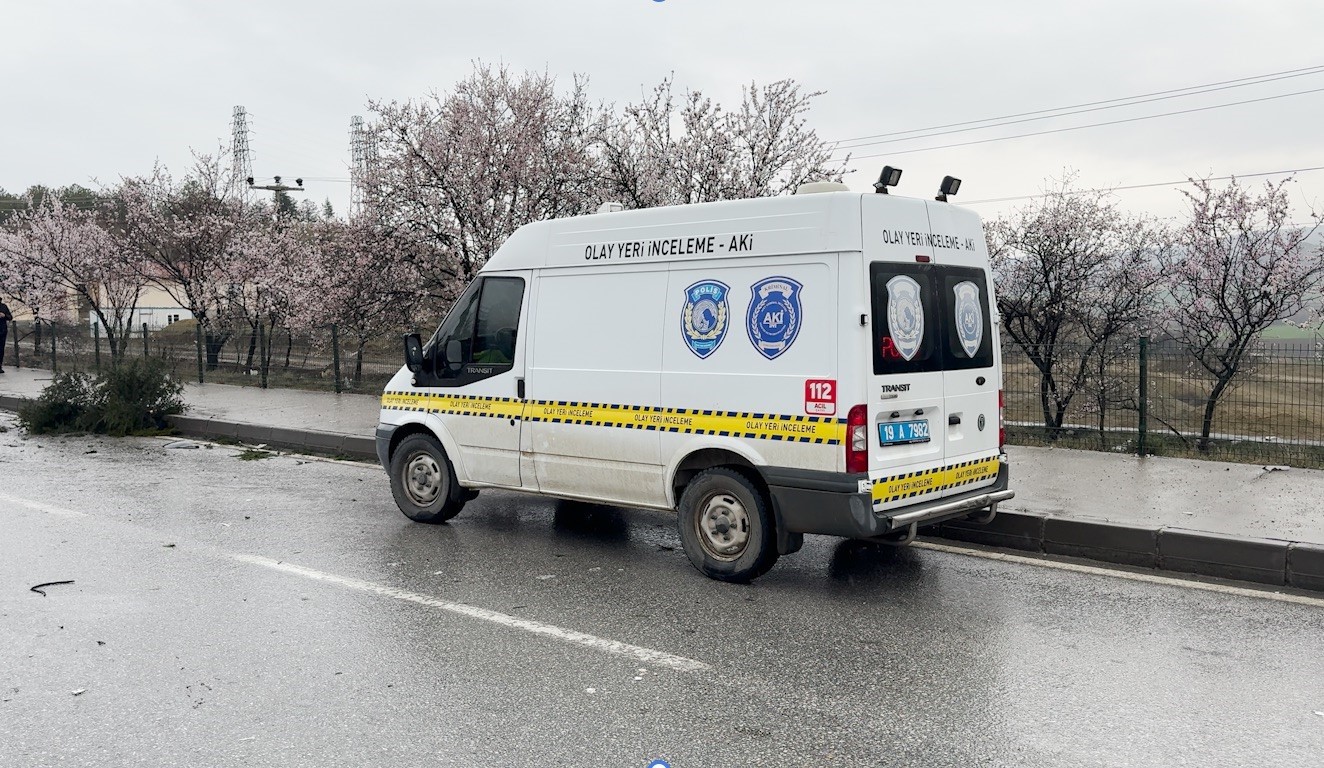 corumda-otobus-ile-minibus-carpisti-1i-agir-7-yarali