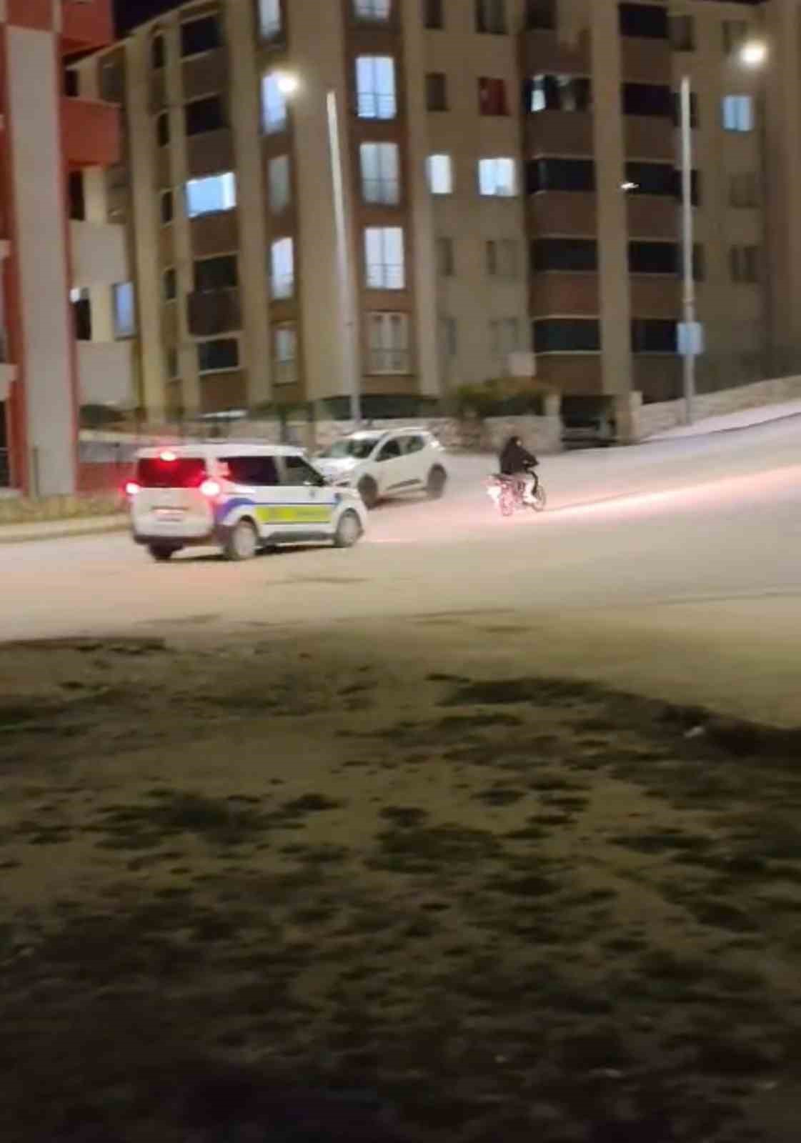 dur-ihtarina-uymayan-motosikletli-boyle-kacti