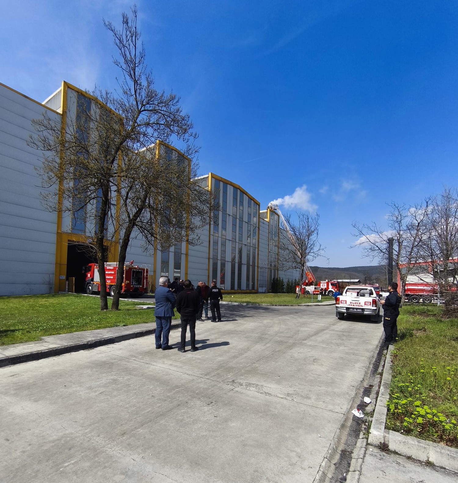 duzcede-kaucuk-fabrikasinda-baca-yangini