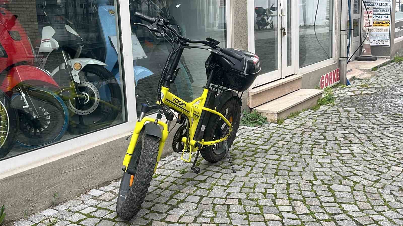 elektrikli-bisikletten-dusen-surucu-yaralandi