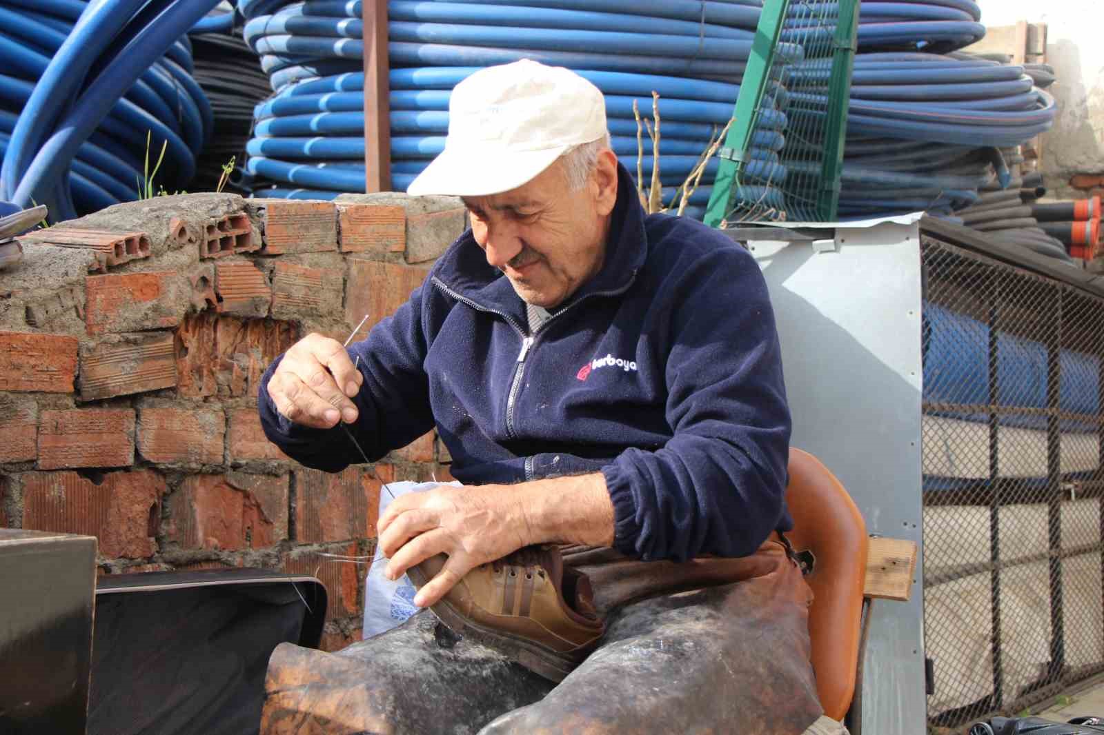 ermeni-asilli-usta-50-yildir-igne-iplikle-tamir-yapiyor-turk-milliyetcisiyim-ulkemi-seviyorum