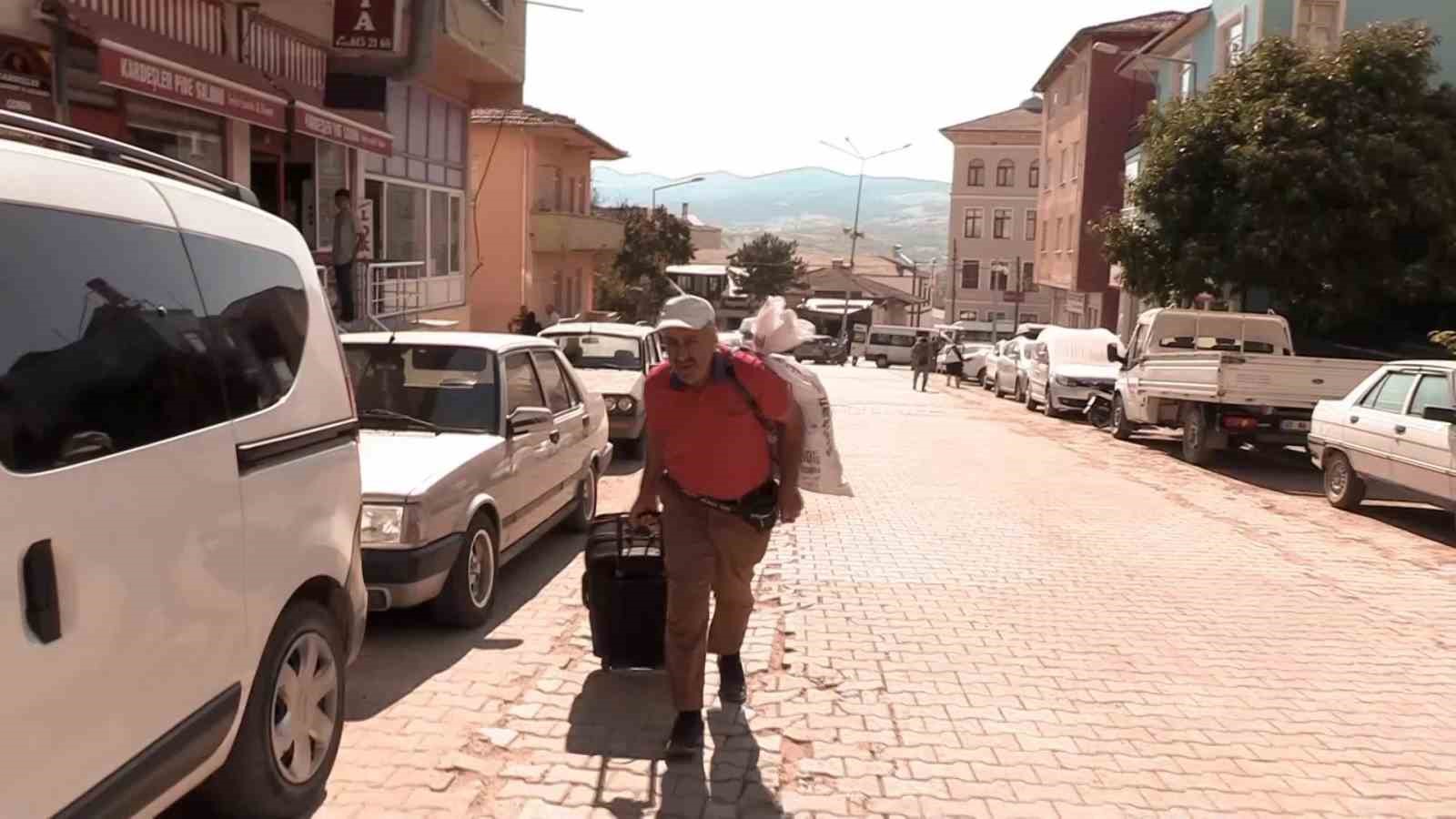 ermeni-asilli-usta-50-yildir-igne-iplikle-tamir-yapiyor-turk-milliyetcisiyim-ulkemi-seviyorum