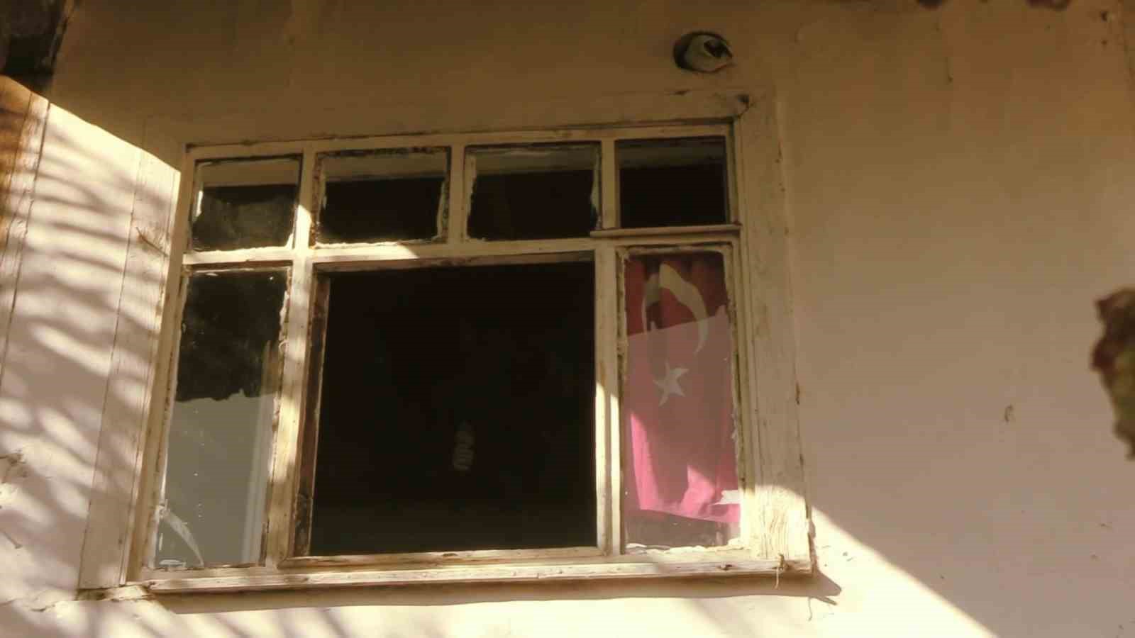 ermeni-asilli-usta-50-yildir-igne-iplikle-tamir-yapiyor-turk-milliyetcisiyim-ulkemi-seviyorum