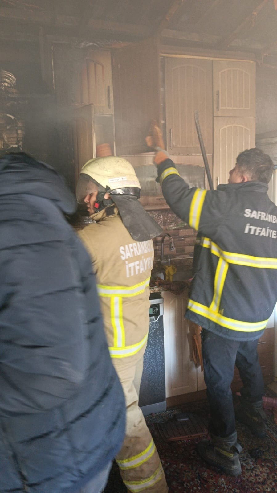 evin-mutfaginda-cikan-yangin-sonduruldu