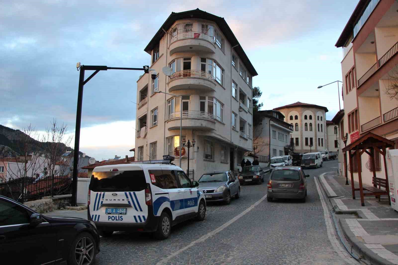 evinde-sahte-icki-icti-saatler-sonra-olu-bulundu