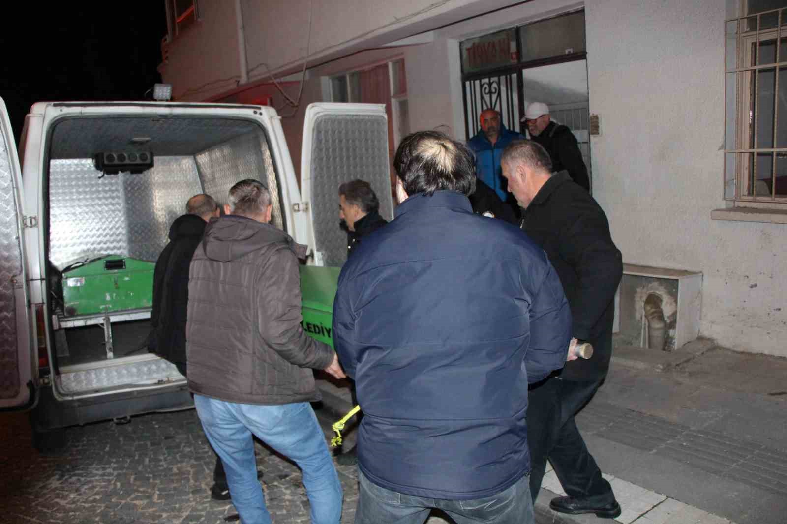 evinde-sahte-icki-icti-saatler-sonra-olu-bulundu