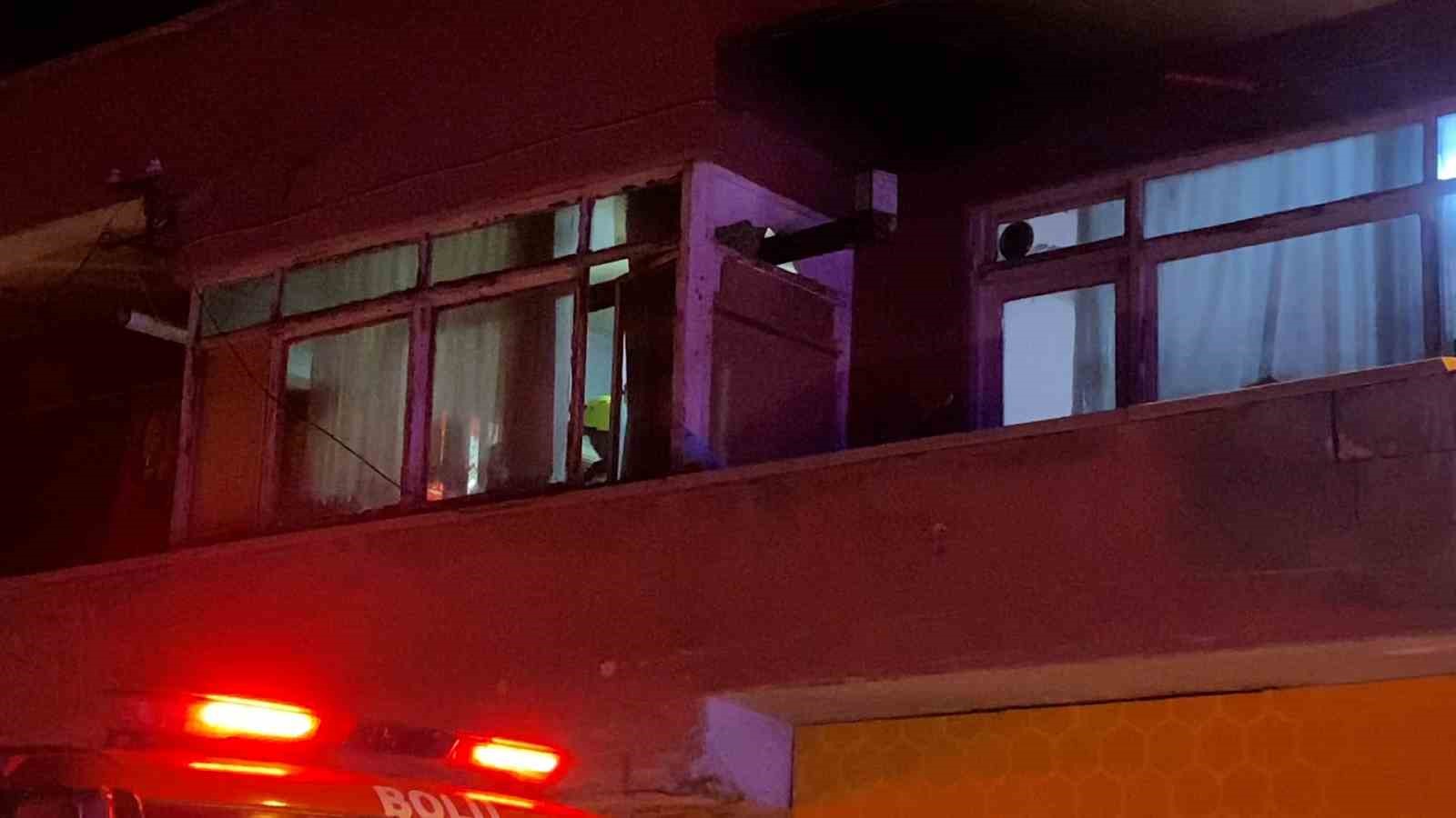 evinin-balkonundan-soba-borusu-cikartti-vatandas-yangin-var-zannetti-ekipler-harekete-gecti