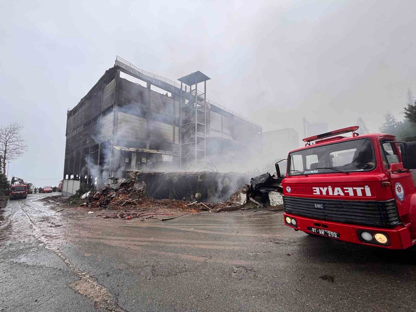 findik-fabrikasindaki-yanginda-sogutma-calismalari-suruyor