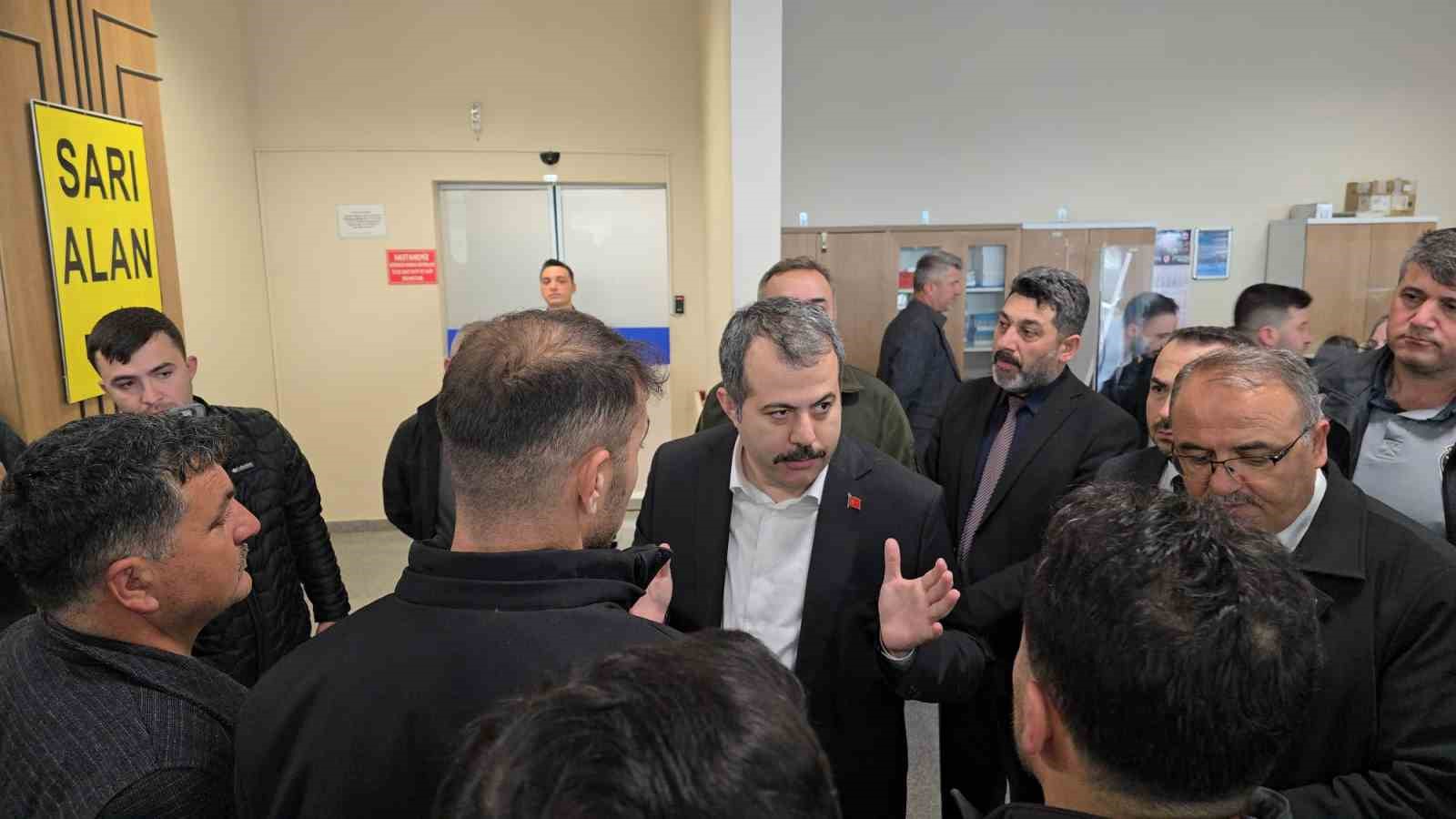 freni-patlayan-tir-dehset-sacti-ogrenci-servisi-dahil-7-arac-birbirine-girdi-18-yarali