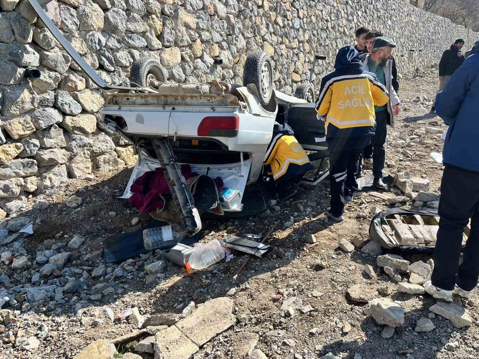 gumushanede-otomobil-ters-dondu-2-yarali