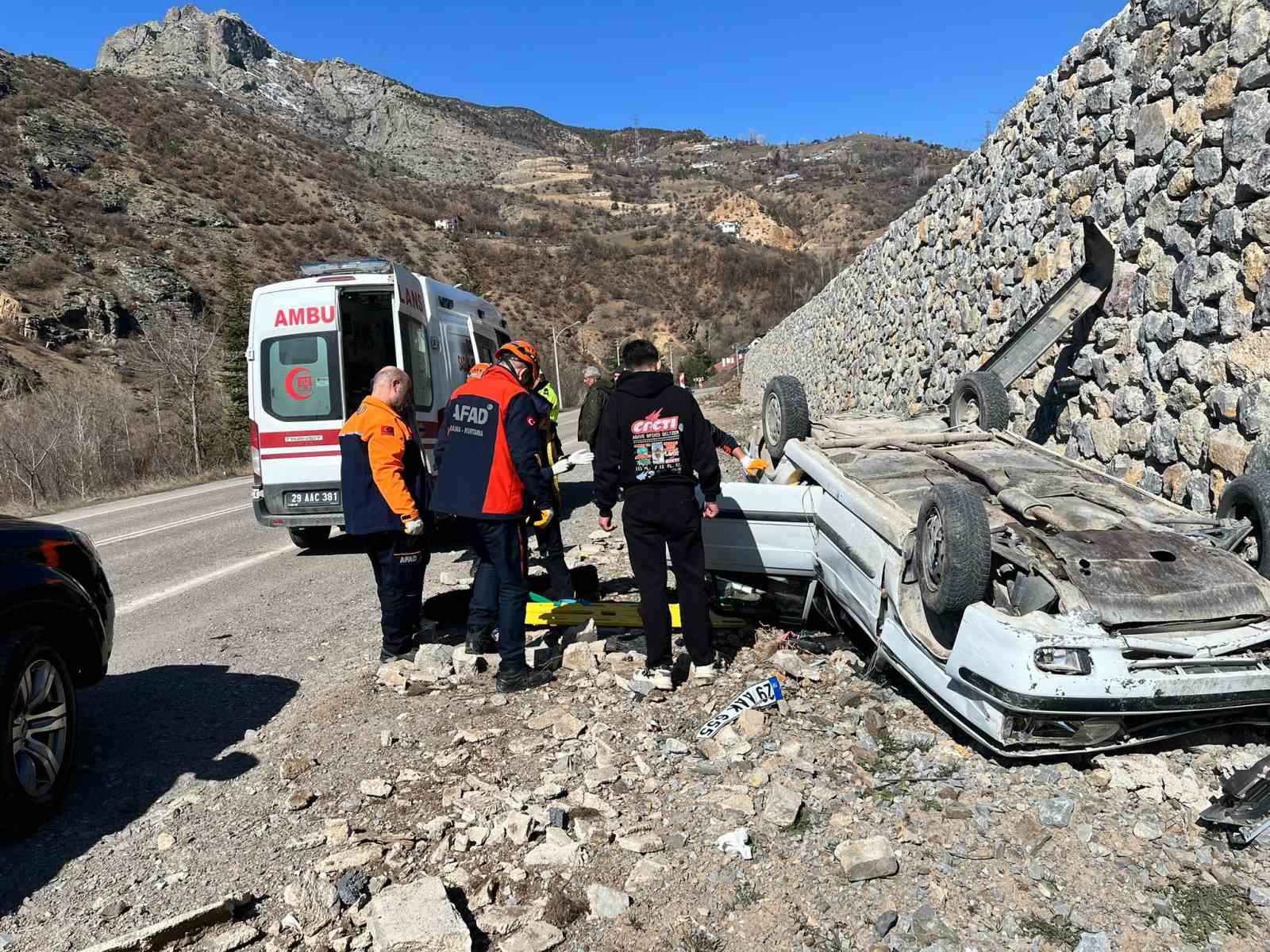 gumushanede-otomobil-ters-dondu-2-yarali