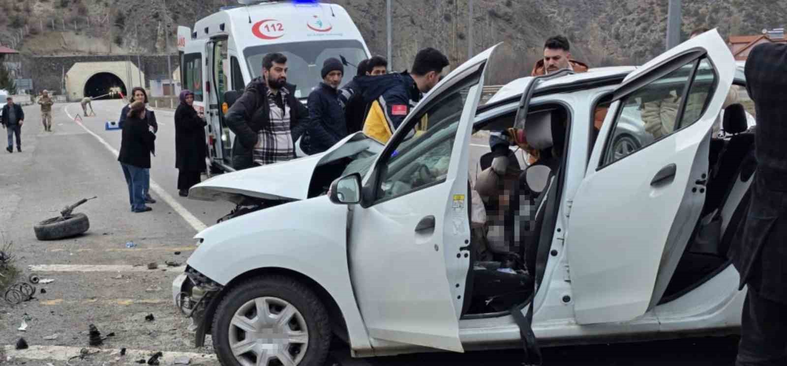 hurdaya-donen-aractan-sag-kurtuldular-1i-bebek-3-yarali