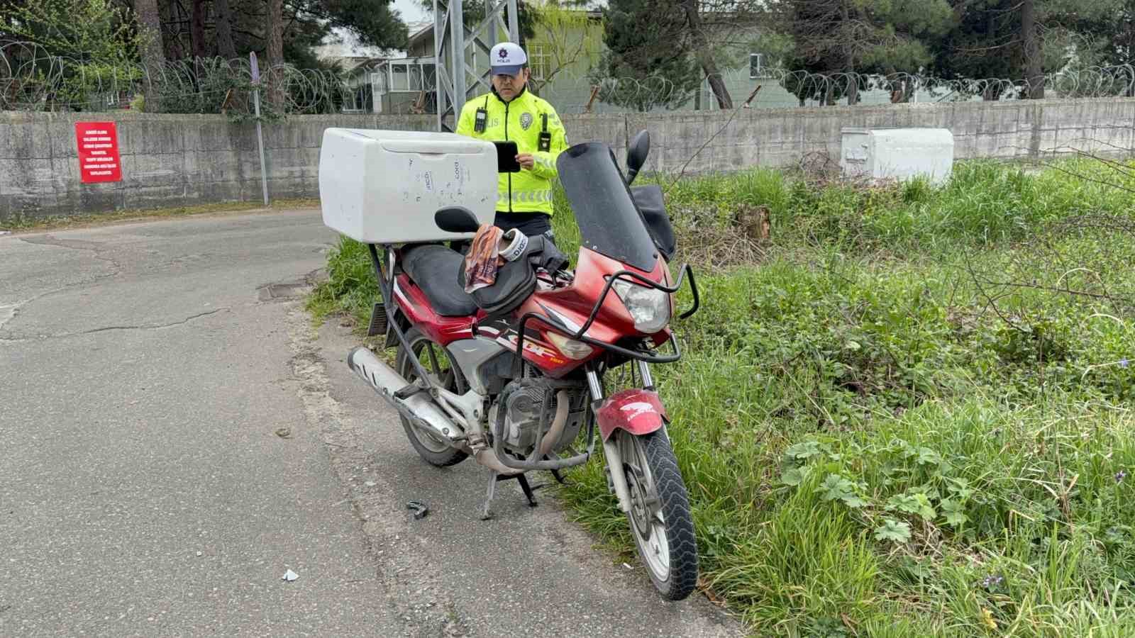 ilac-firmasinin-motosikleti-doktorun-aracina-carpti-1-yarali