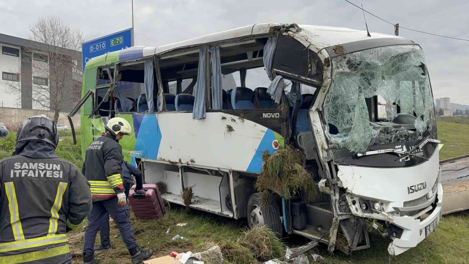 istanbuldan-yarismadan-donen-ogrencileri-tasiyan-midibus-sarampole-devrildi-9u-ogrenci-15-yarali