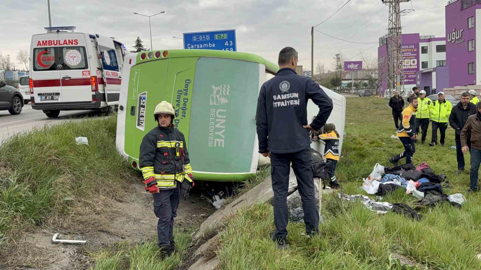 istanbuldan-yarismadan-donen-ogrencileri-tasiyan-midibus-sarampole-devrildi-9u-ogrenci-15-yarali
